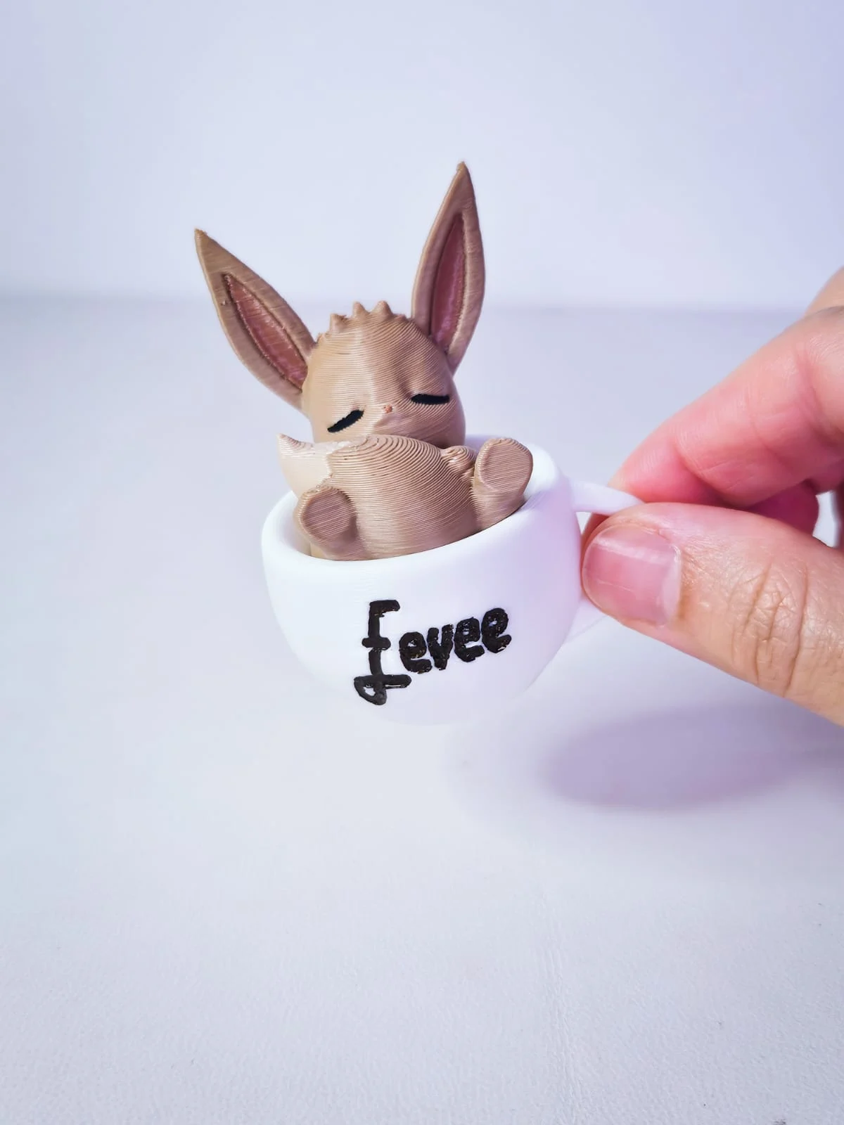 Eevee na Xicara Dormindo