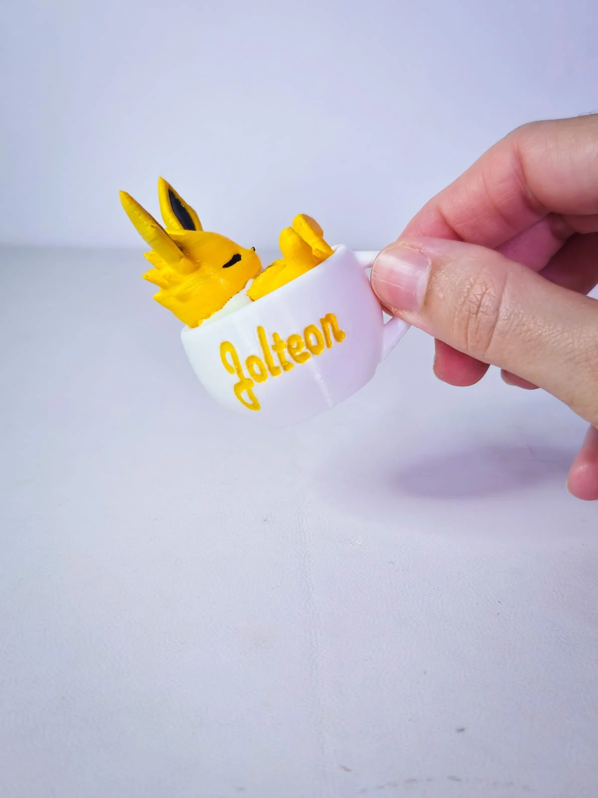 Jolteon na Xicara Dormindo