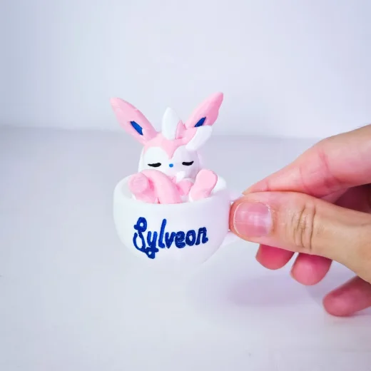 Sylveon na Xícara Dormindo