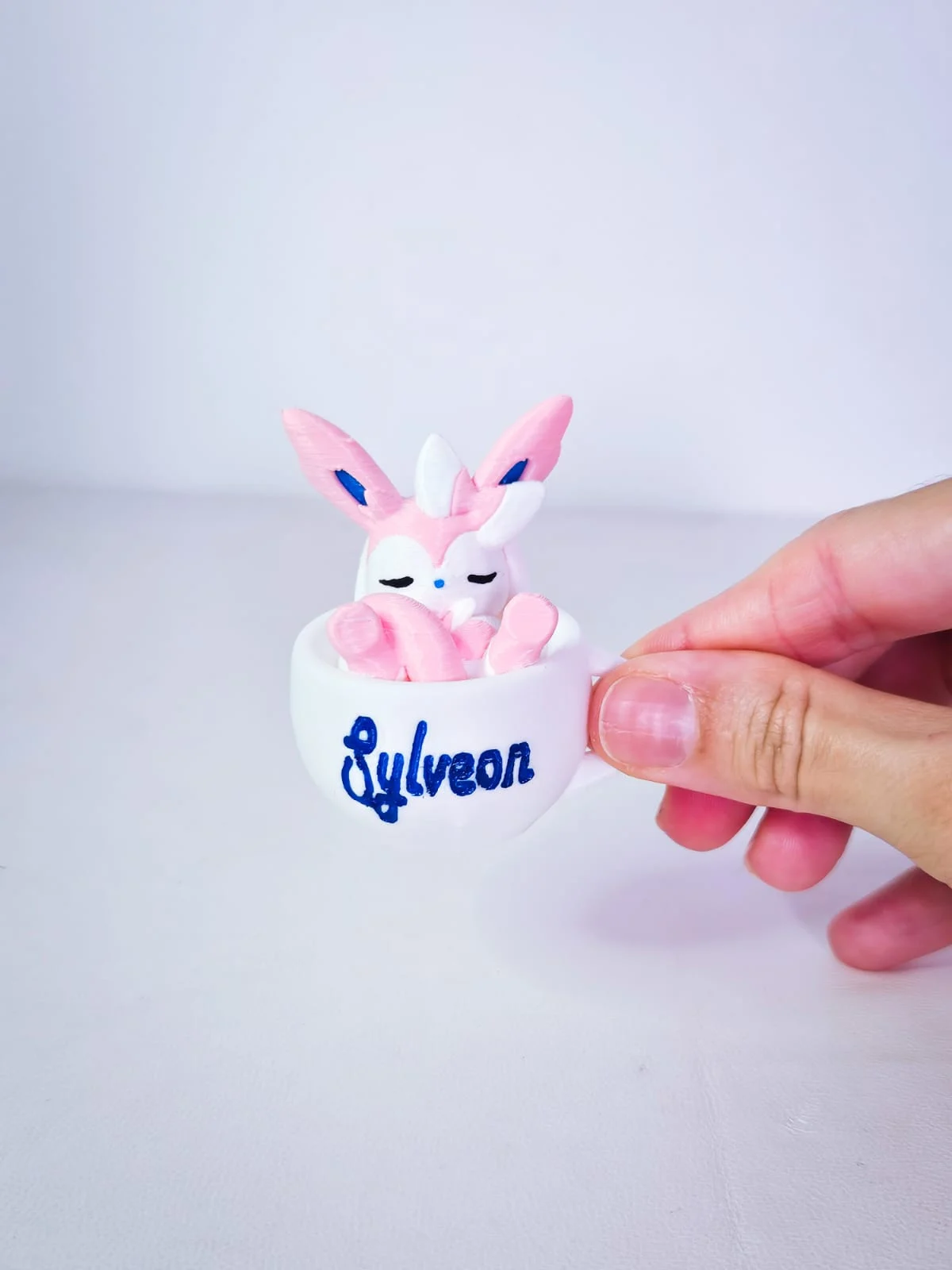 Sylveon na Xícara Dormindo